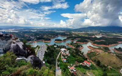 Guatapé – a rock in a lake landscape